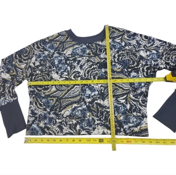 Joie Floral‎ Leaf Print Navy Cropped Sweatshirt - Picture 6 of 10